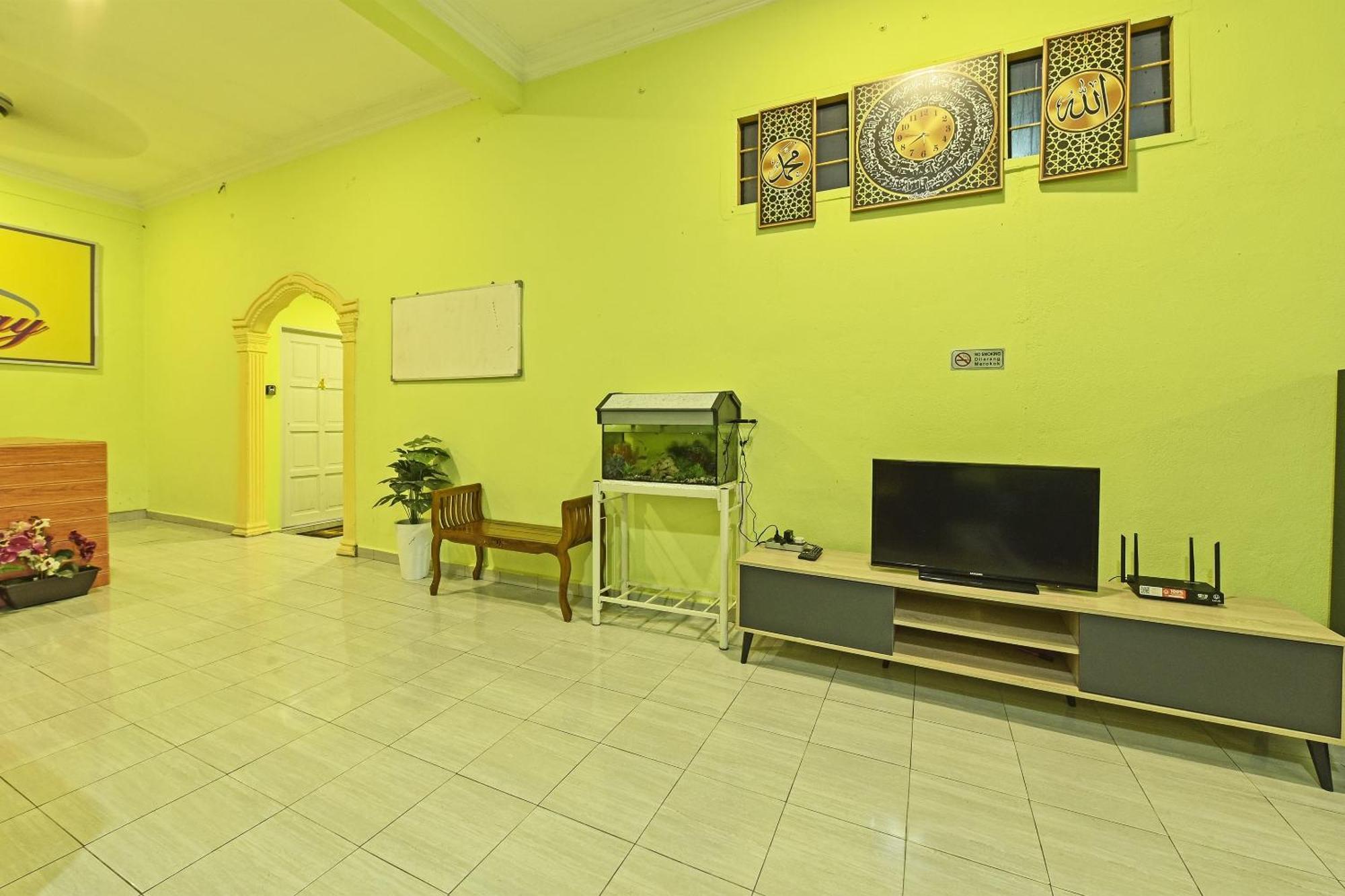 Oyo 90551 Zn Mix Homestay & Roomstay Kampung Raja Dış mekan fotoğraf